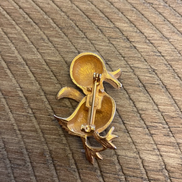 Vintage White Enamel Duck Pin - Picture 2 of 4